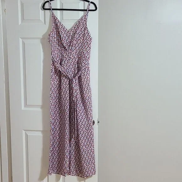 Women's V-neck Jumpsuit With Pockets - Picture 5 of 7